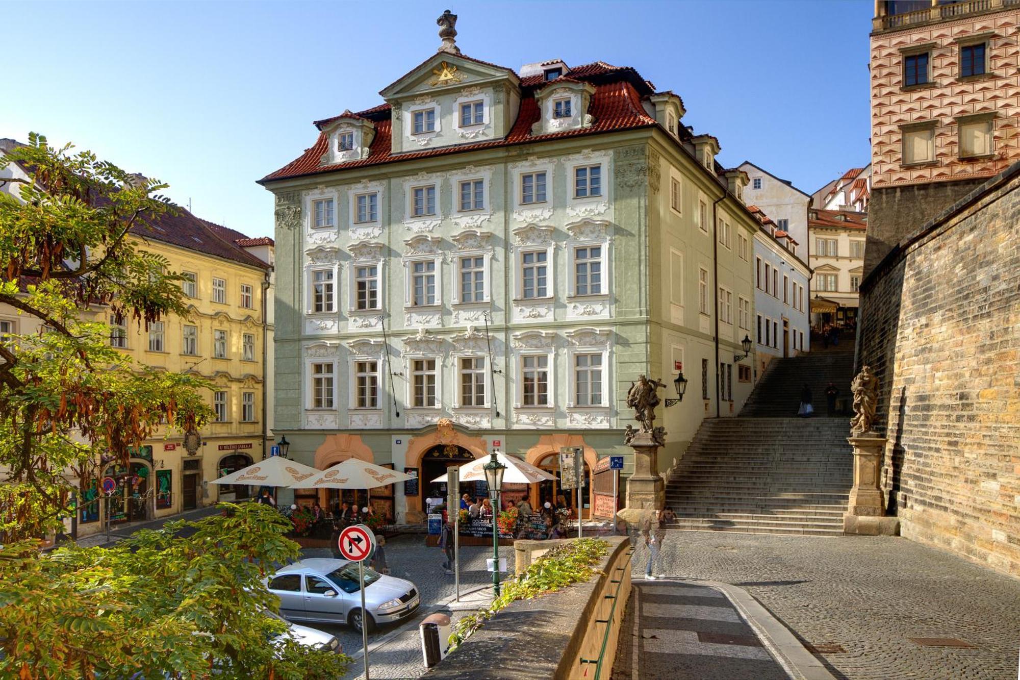 Отель Golden Star Прага Экстерьер фото